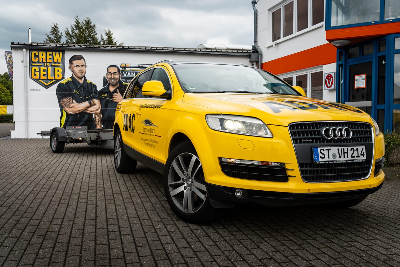 Audi Q7 mit Anhänger (ST-VH-214), Detailansicht 2